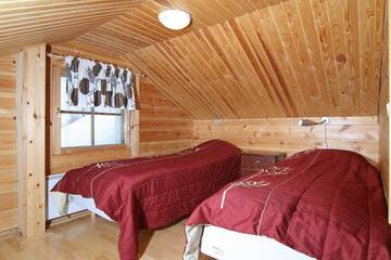 Фото номера Коттедж с 1 спальней и сауной (Karhunpesä) Кемпинги Messilä Camping г. Холлола 27