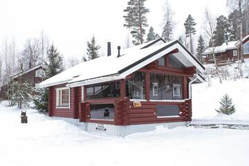 Фото номера Коттедж с 1 спальней и сауной (Karhunpesä) Кемпинги Messilä Camping г. Холлола 26