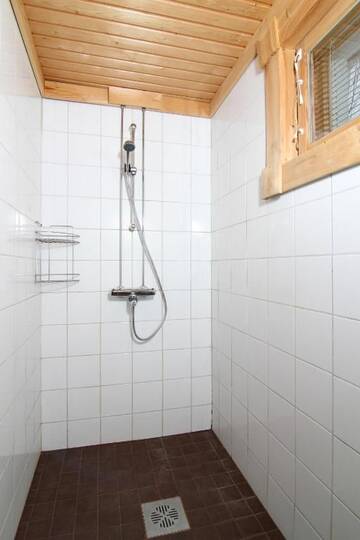 Фото номера Коттедж с 1 спальней и сауной (Karhunpesä) Кемпинги Messilä Camping г. Холлола 35