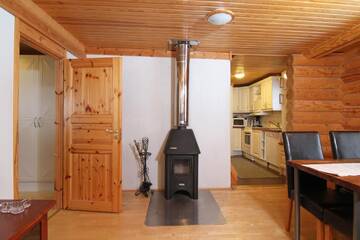 Фото номера Коттедж с 1 спальней и сауной (Karhunpesä) Кемпинги Messilä Camping г. Холлола 9