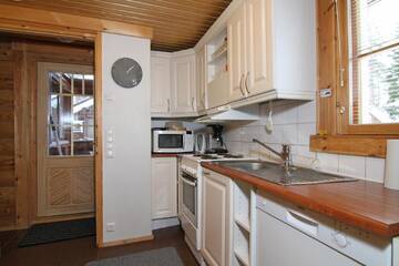 Фото номера Коттедж с 1 спальней и сауной (Karhunpesä) Кемпинги Messilä Camping г. Холлола 17