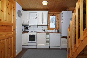Фото номера Коттедж с 1 спальней и сауной (Karhunpesä) Кемпинги Messilä Camping г. Холлола 16