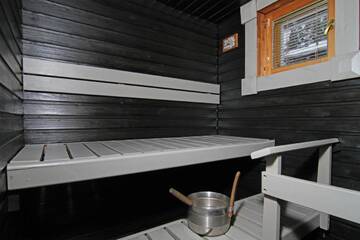 Фото номера Коттедж с 1 спальней и сауной (Karhunpesä) Кемпинги Messilä Camping г. Холлола 13