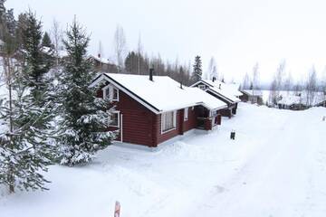 Фото номера Коттедж с 1 спальней и сауной (Karhunpesä) Кемпинги Messilä Camping г. Холлола 19